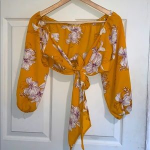 🧡🌺 Forever 21 Yellow Hibiscus Tie Front Crop Top